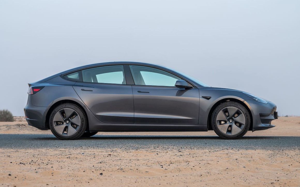 TESLA MODEL 3 - image 3