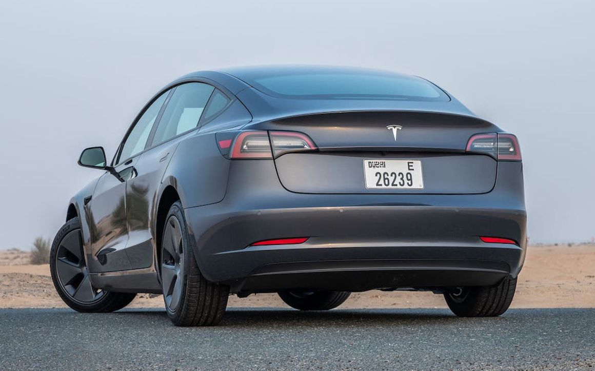 TESLA MODEL 3 - image 4