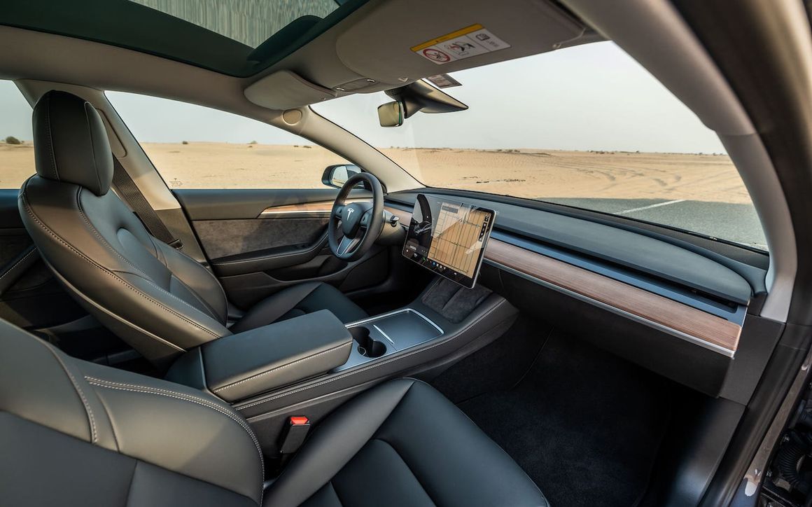 TESLA MODEL 3 - image 8