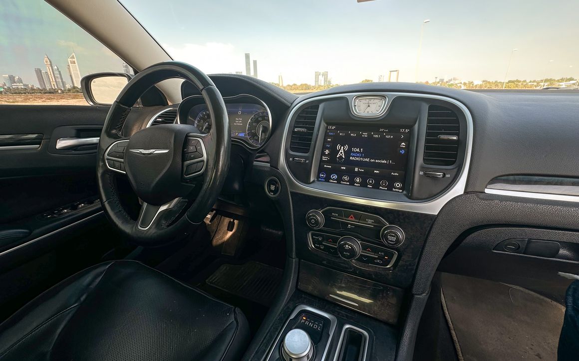 Chrysler 300 - image 7