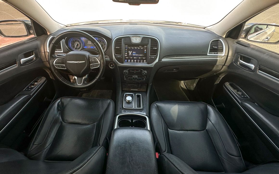 Chrysler 300 - image 9