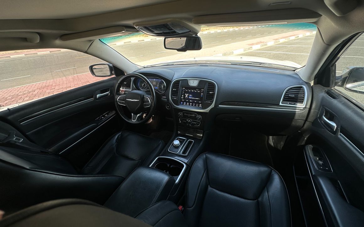 Chrysler 300 - image 8