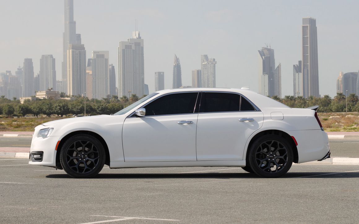 Chrysler 300 - image 2