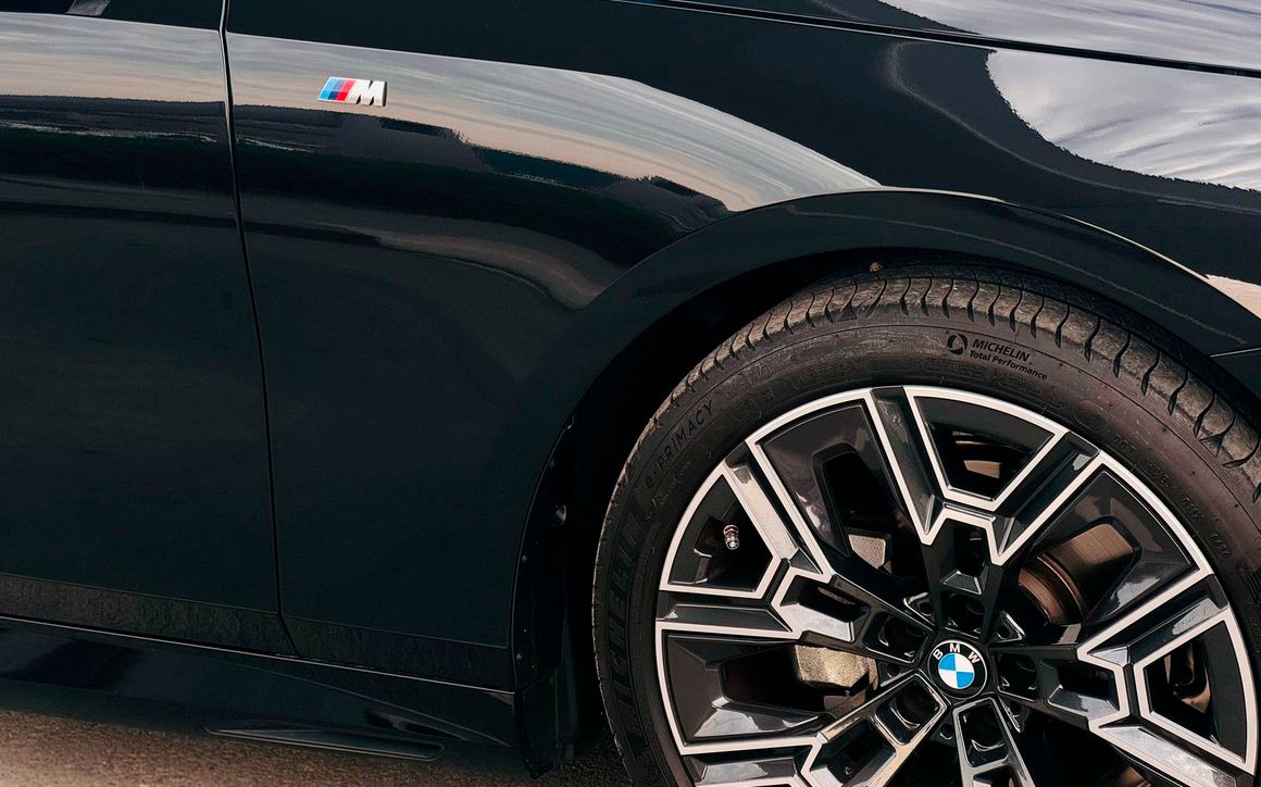 BMW 5 Series - image 6