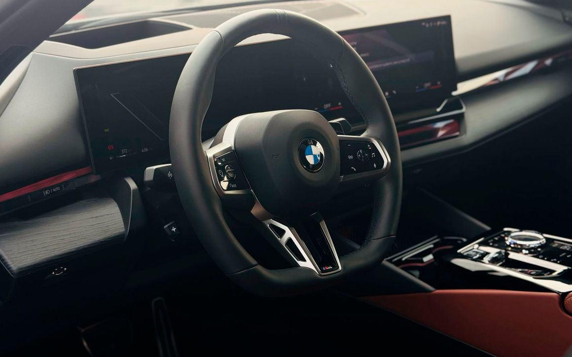 BMW 5 Series - image 7