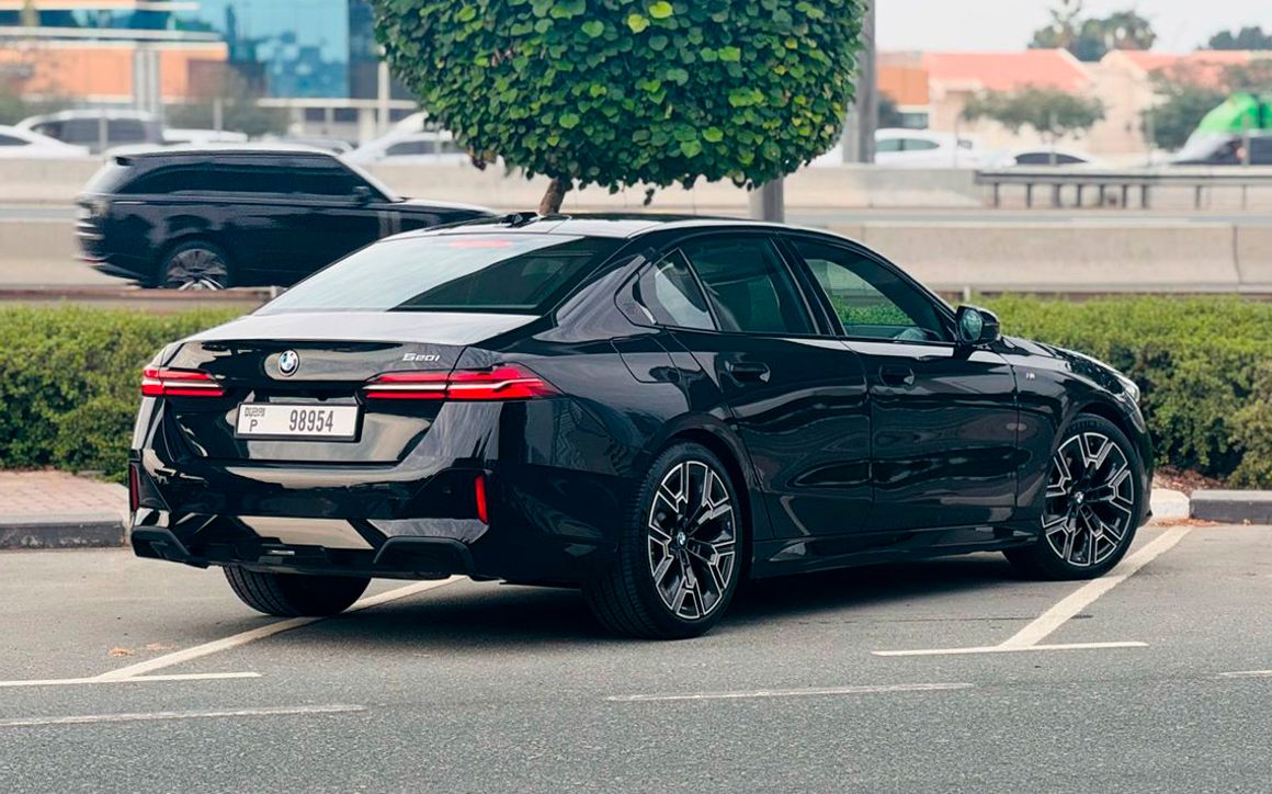 BMW 5 Series - image 5