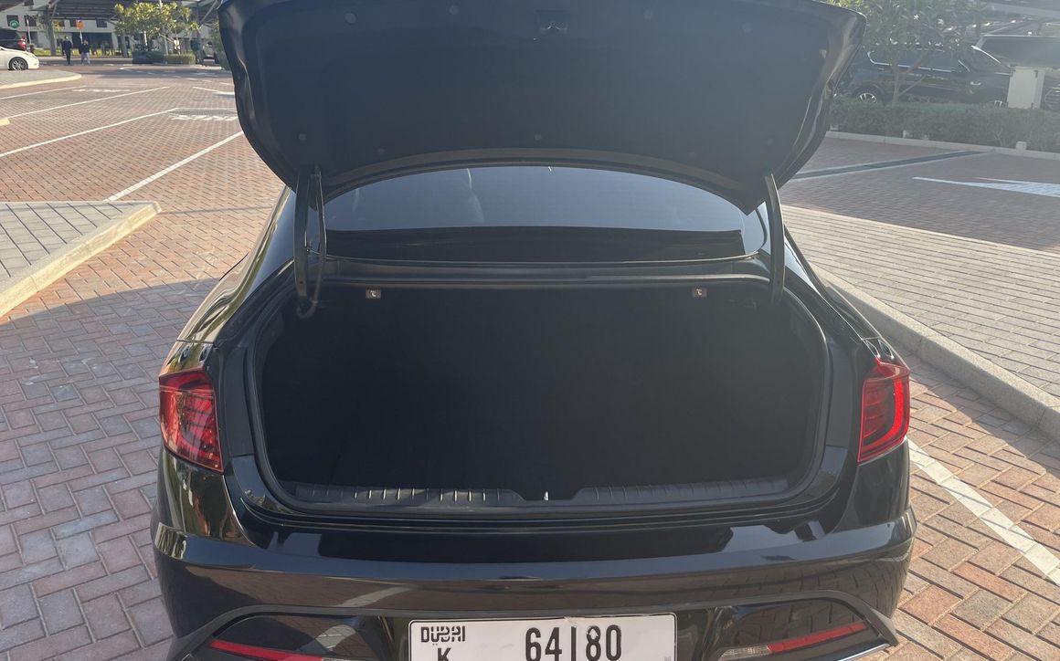 Hyundai Sonata SE - image 10