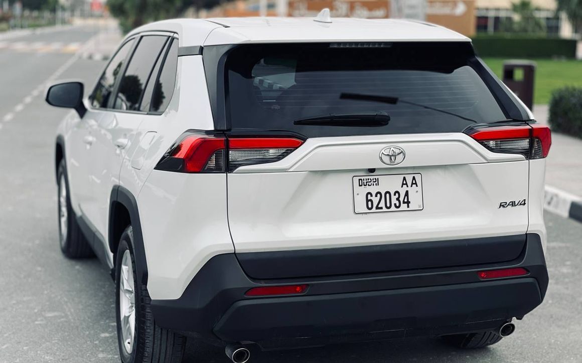 TOYOTA RAV4 - image 5