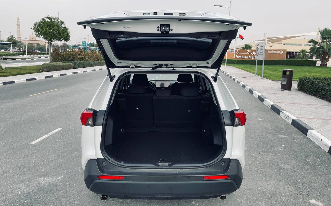TOYOTA RAV4 - image 6