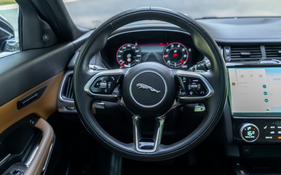 JAGUAR E-PACE - image 7