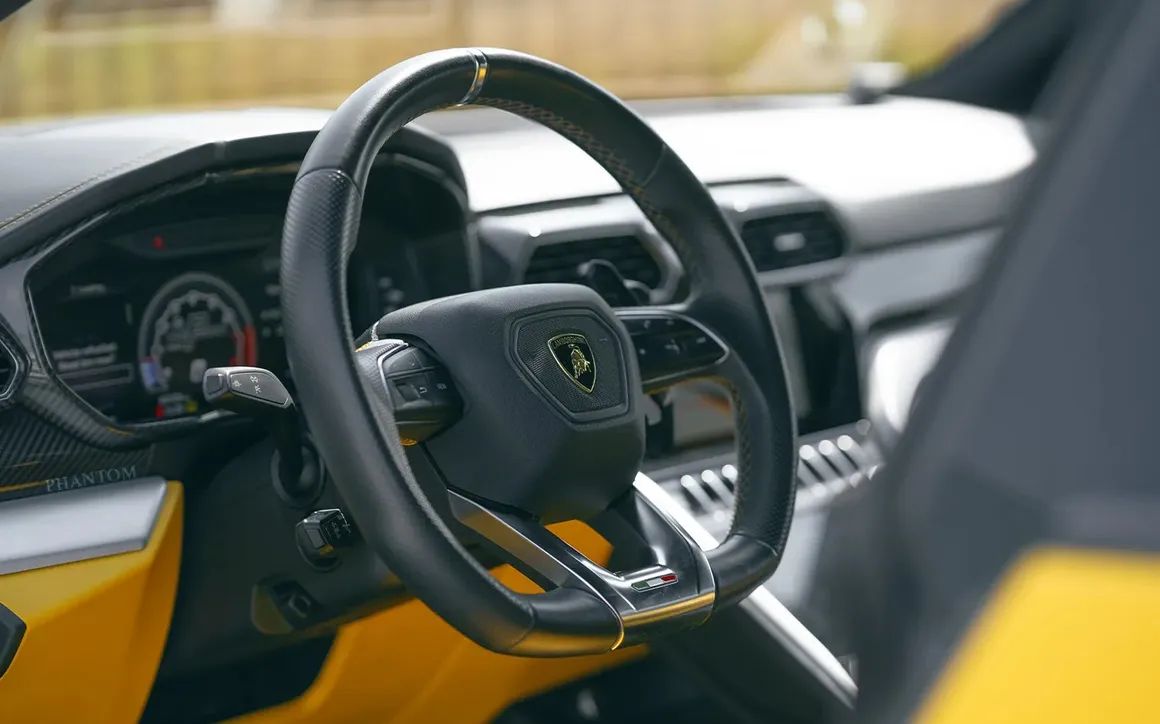 LAMBORGHINI URUS - image 9