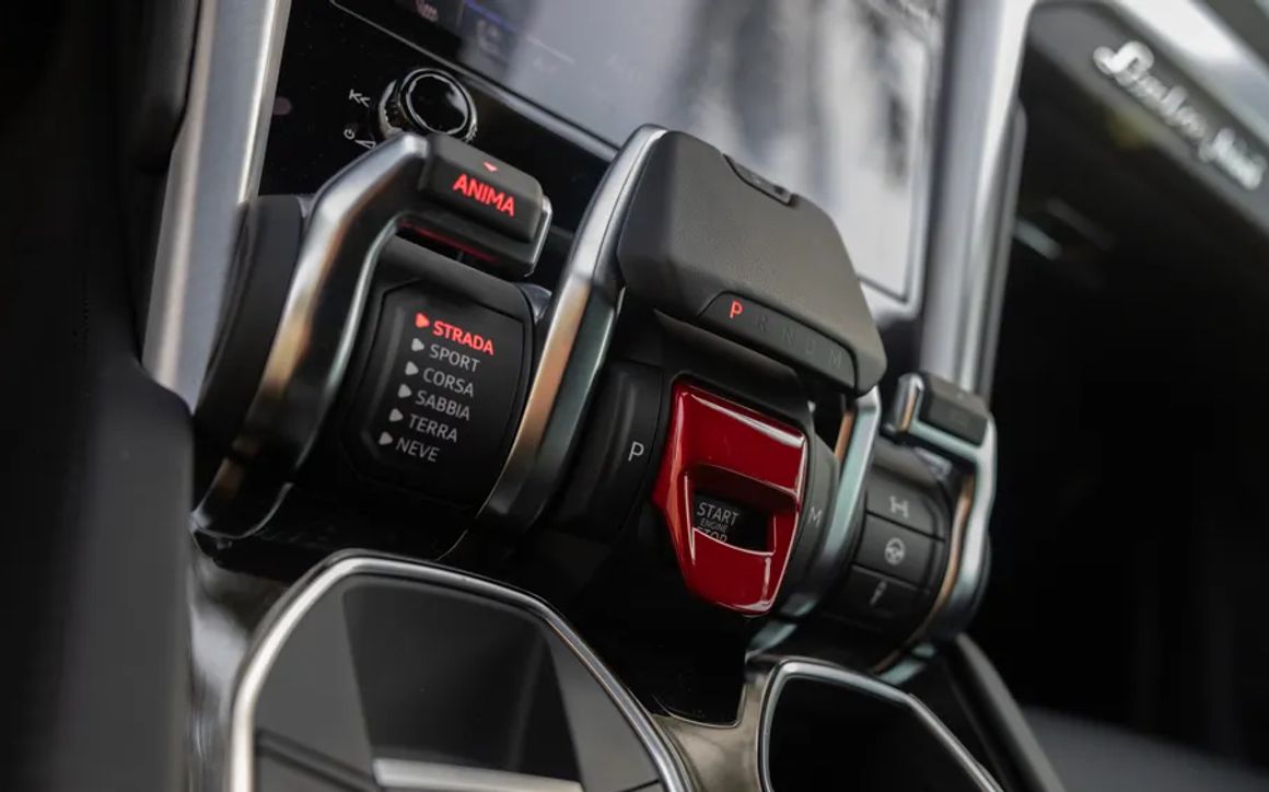 LAMBORGHINI URUS - image 14