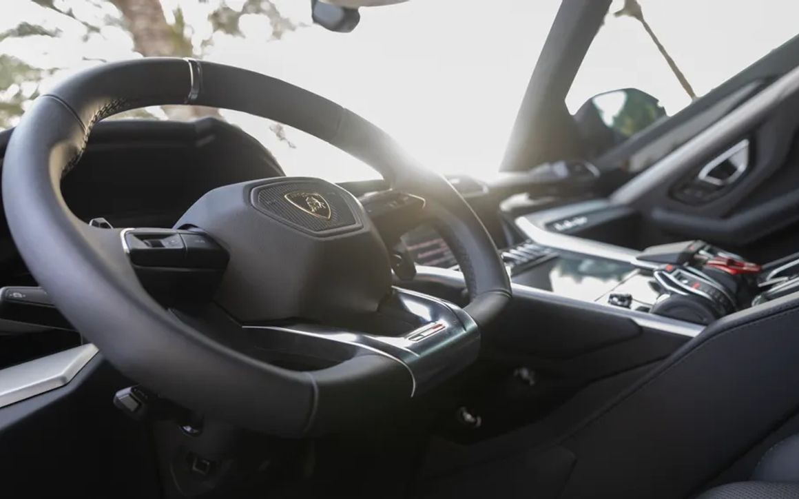 LAMBORGHINI URUS - image 8