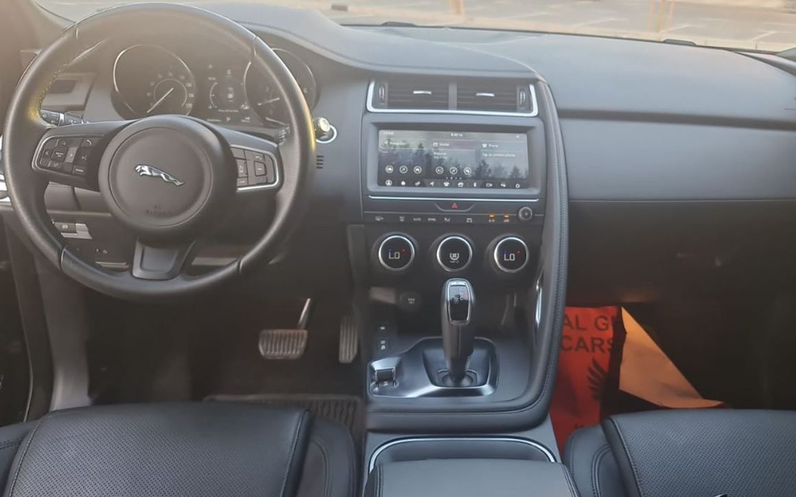 JAGUAR E-PACE - image 5