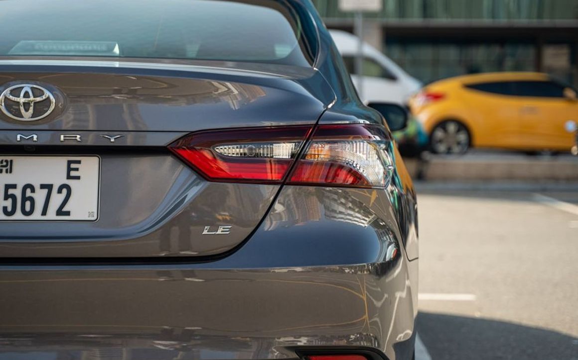 Toyota Camry - image 8