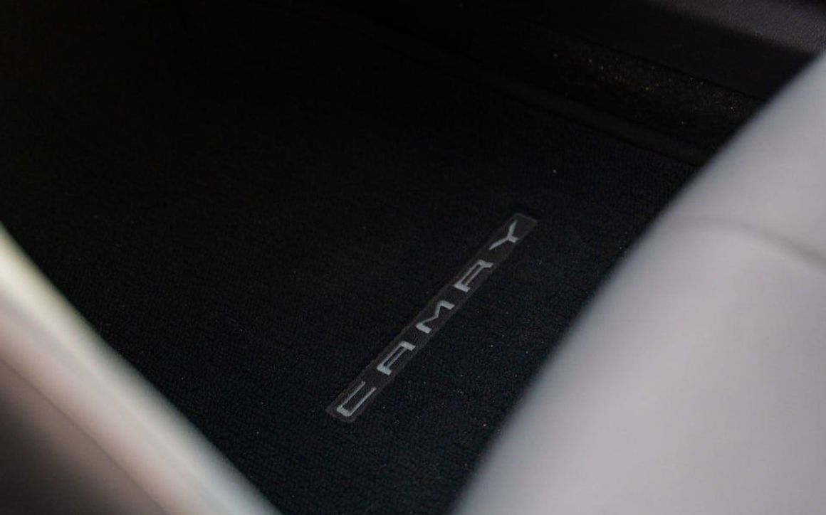 Toyota Camry - image 15