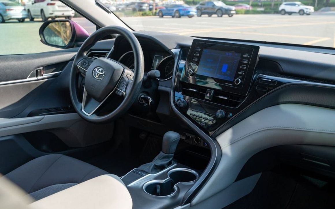 Toyota Camry - image 9