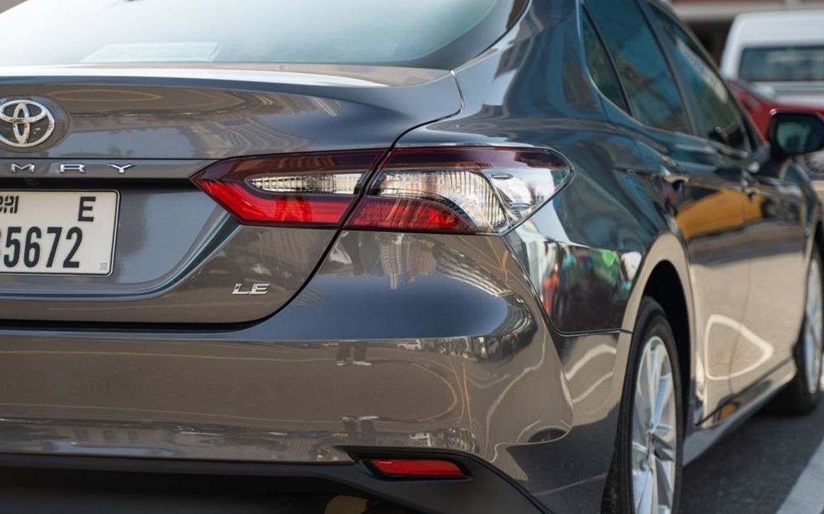 Toyota Camry - image 7