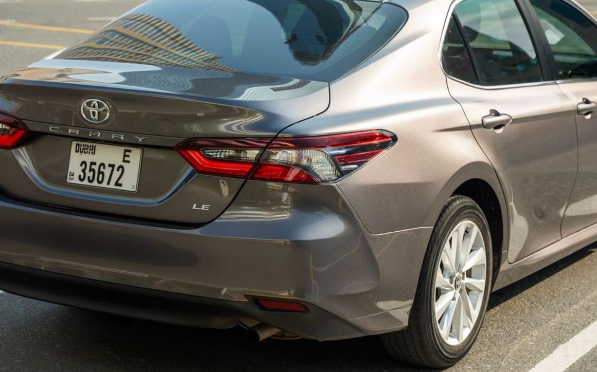Toyota Camry - image 6