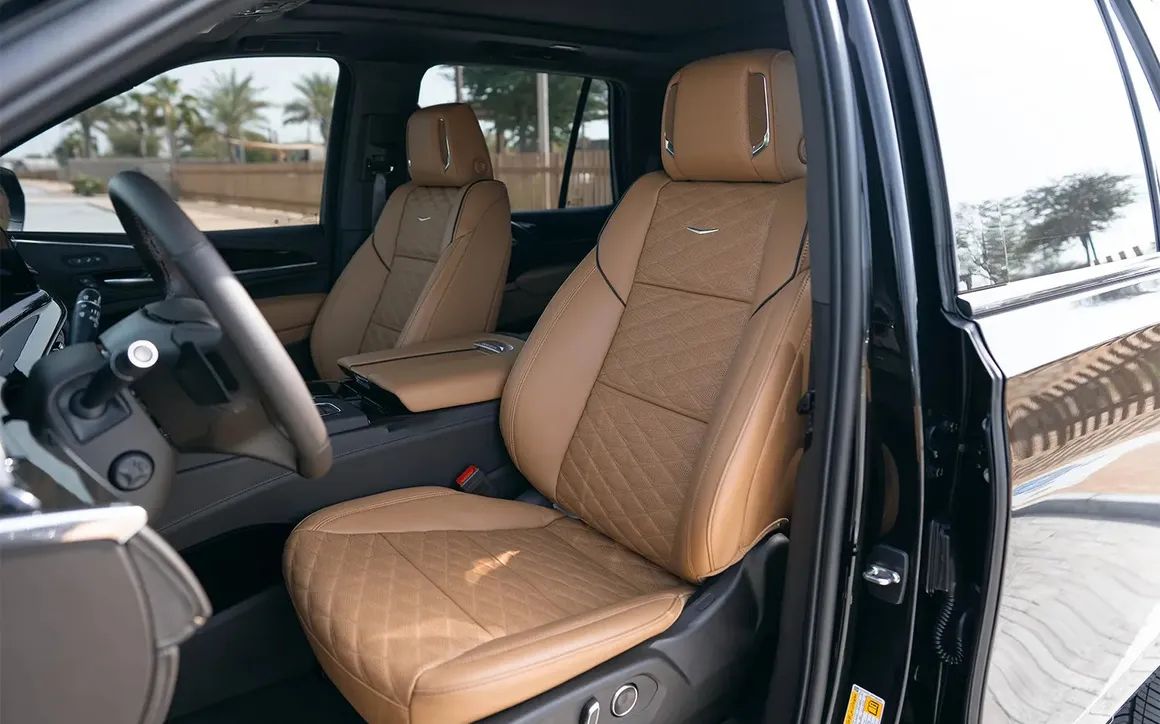 CADILLAC ESCALADE - image 6