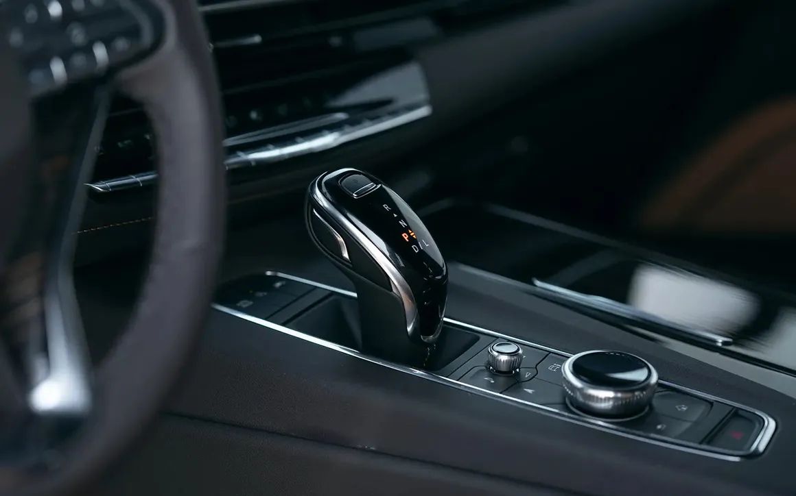 CADILLAC ESCALADE - image 9