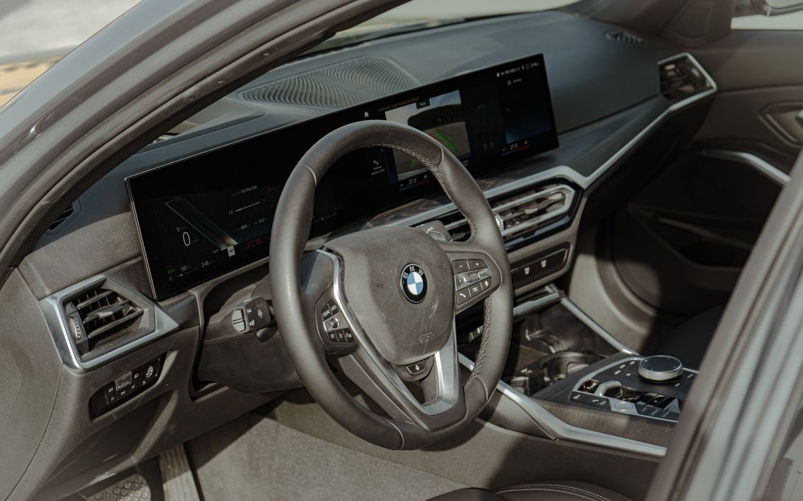 BMW 330 - image 8