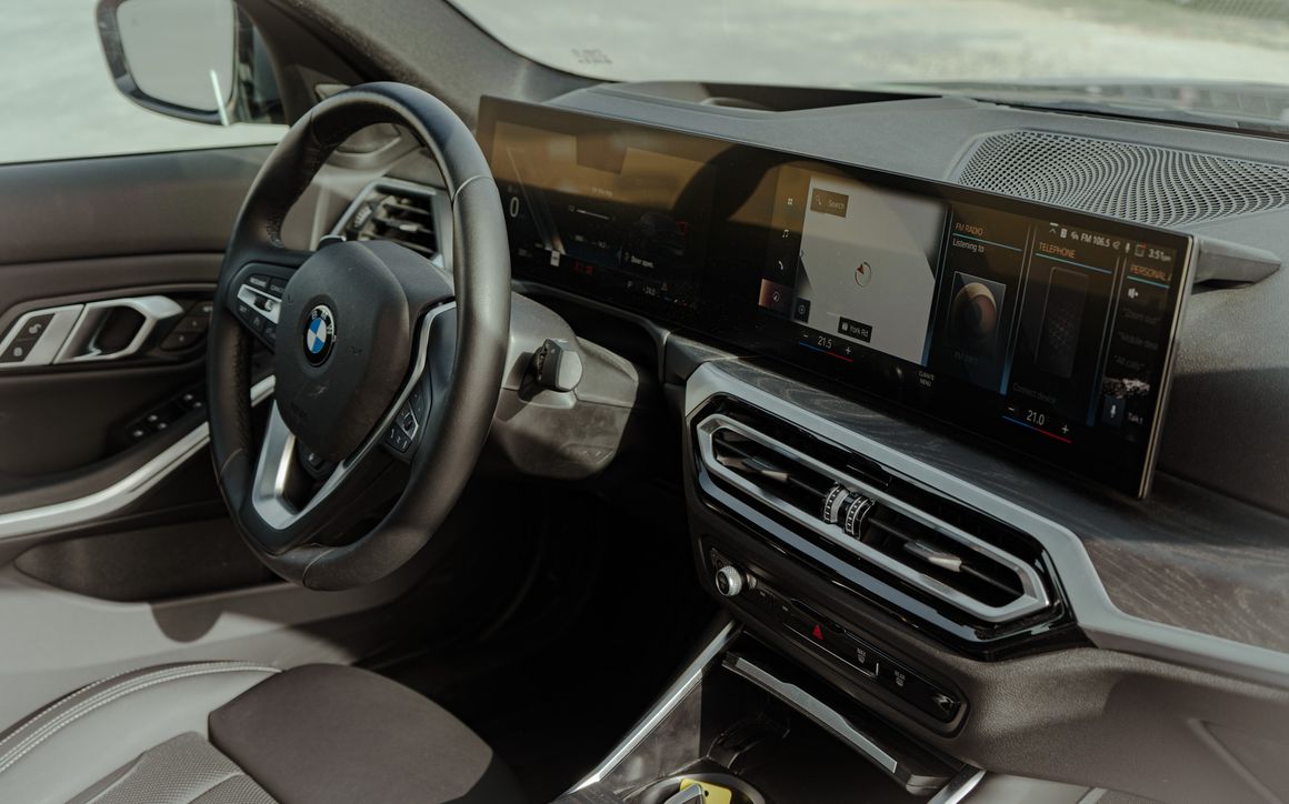 BMW 330 - image 9