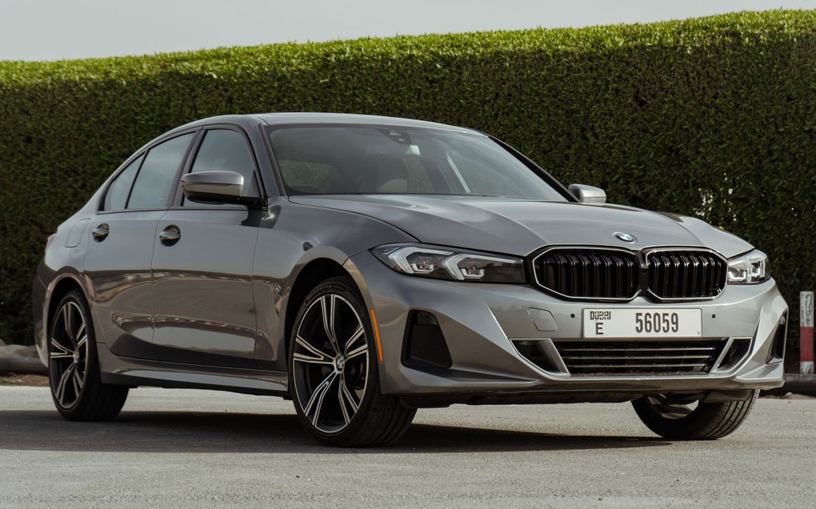 BMW 330 - image 1