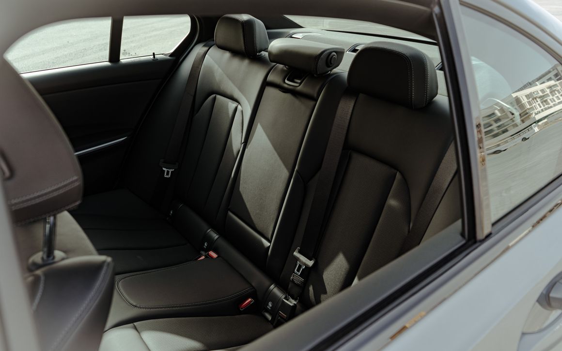 BMW 330 - image 11