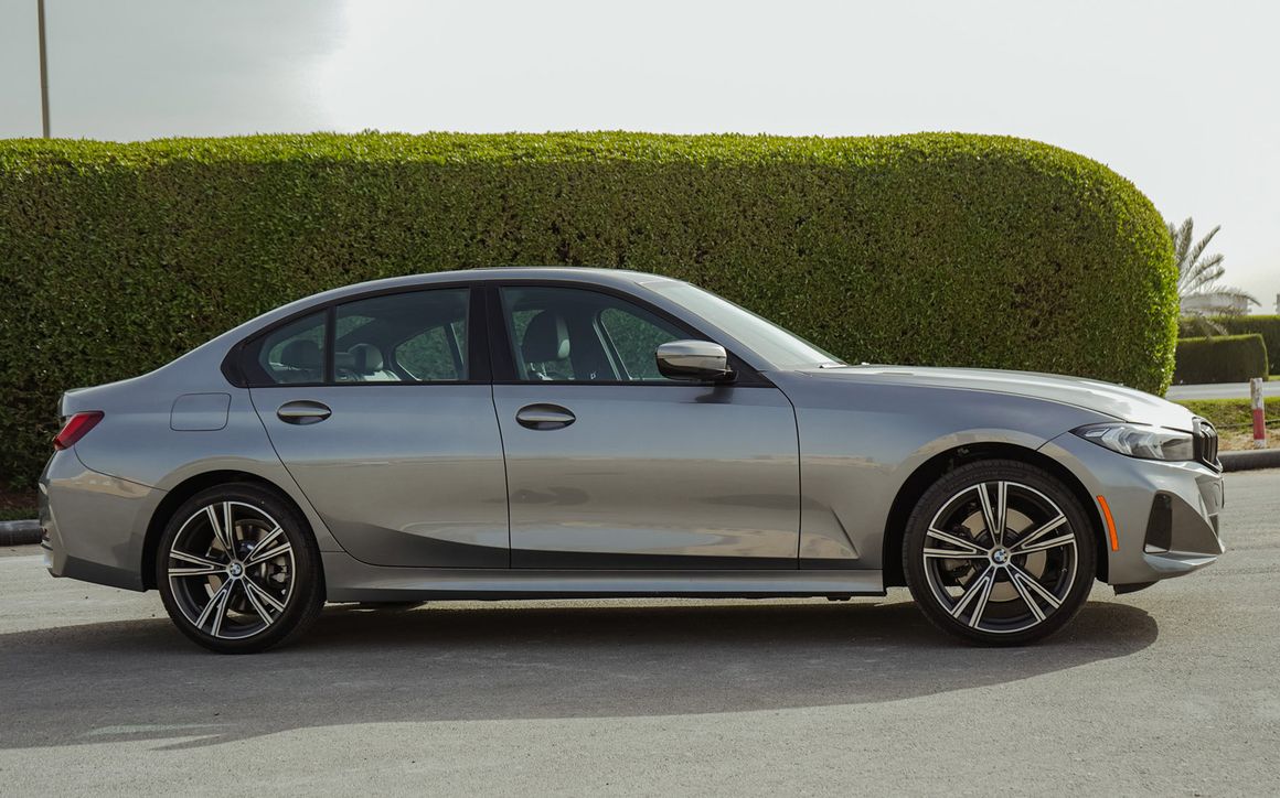 BMW 330 - image 2