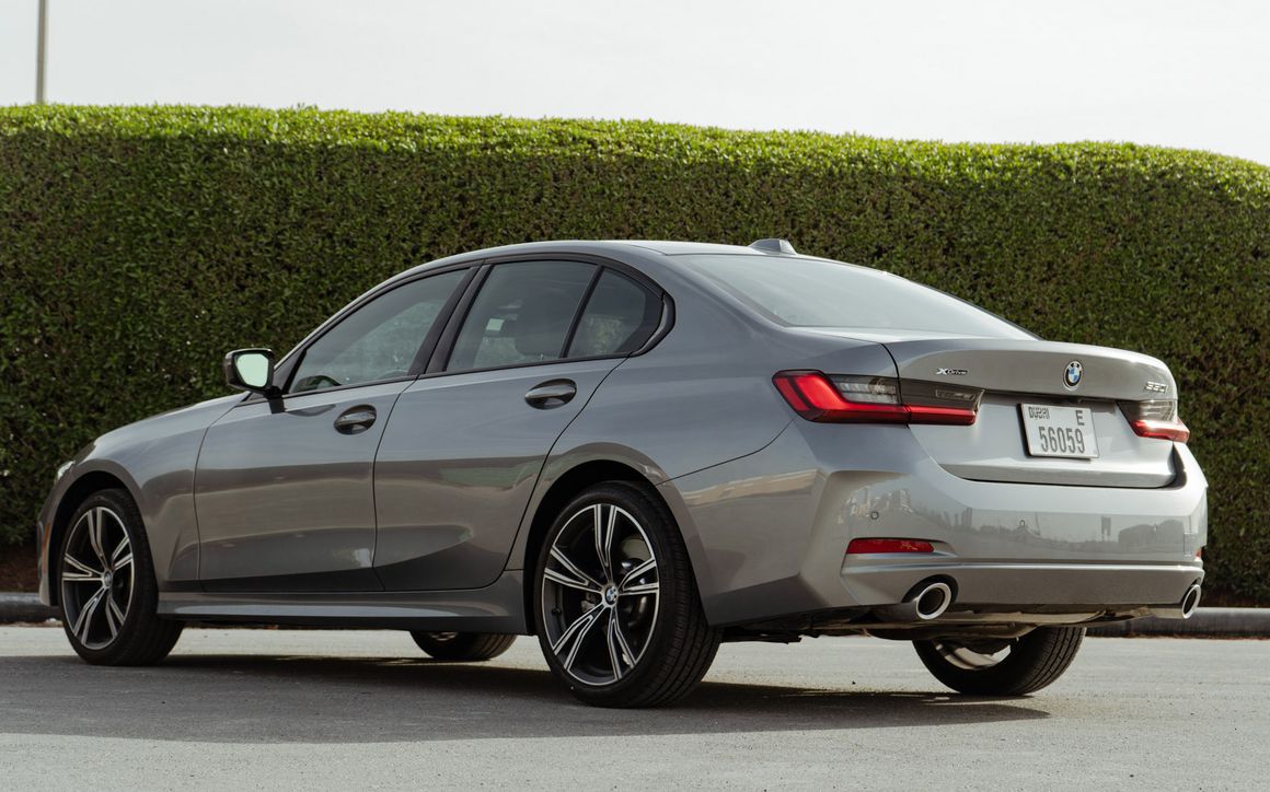 BMW 330 - image 6