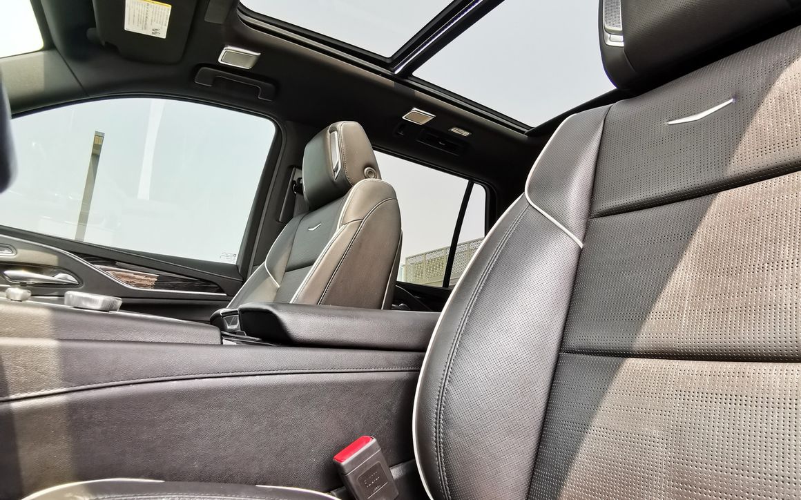 CADILLAC ESCALADE - image 12