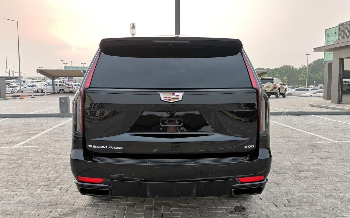 CADILLAC ESCALADE - image 7