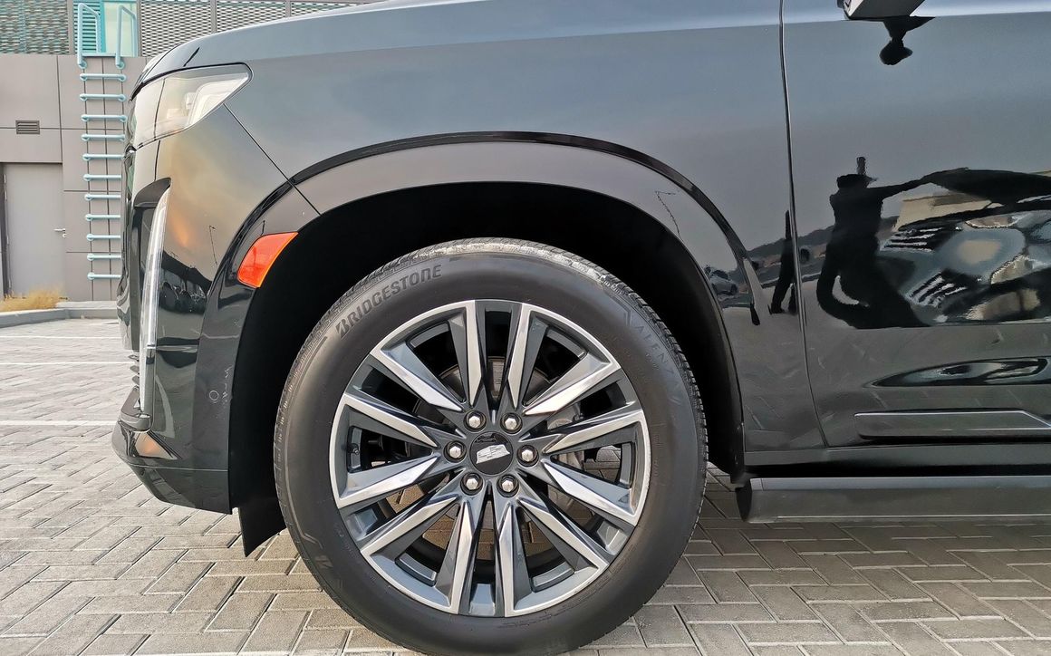 CADILLAC ESCALADE - image 9