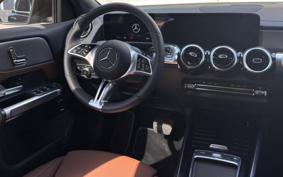 MERCEDES GLB200 - image 5