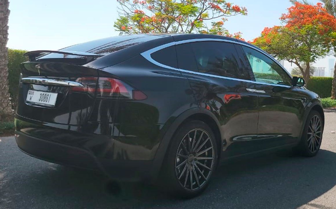 TESLA MODEL X - image 7