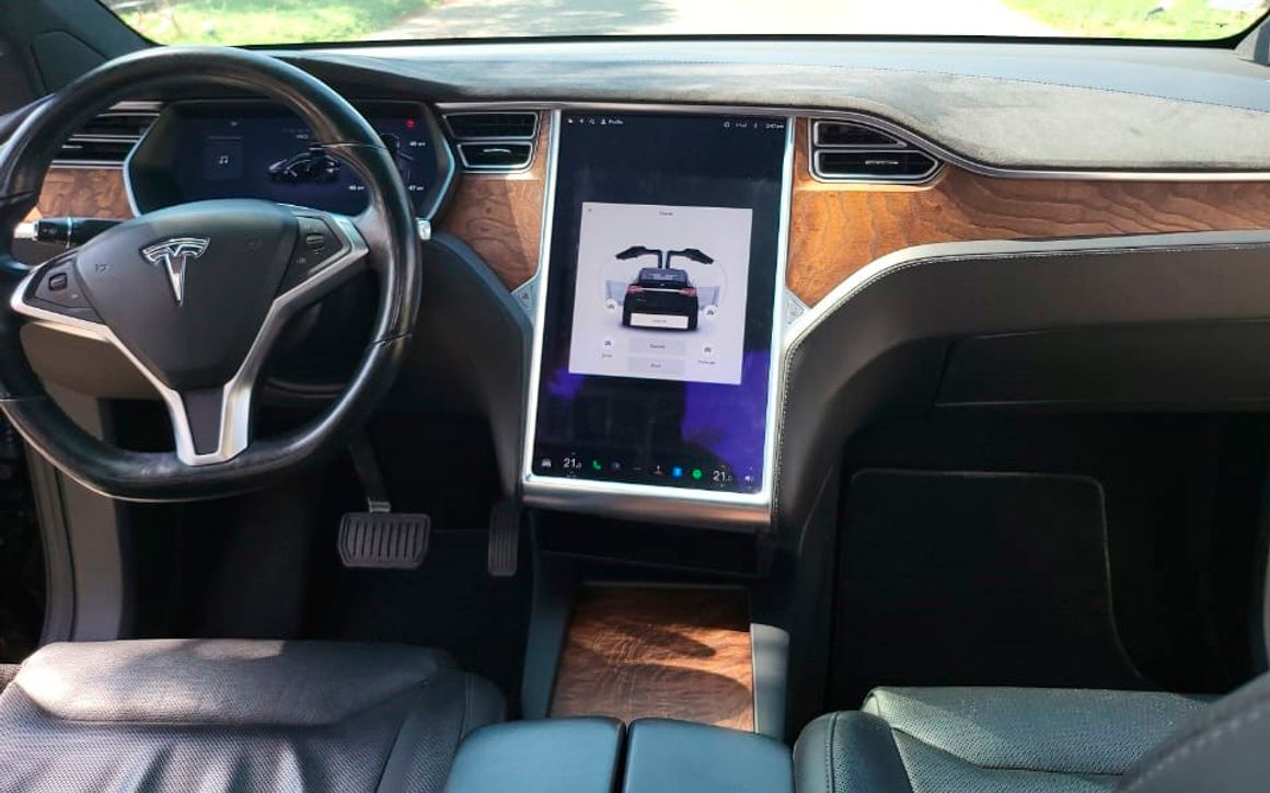TESLA MODEL X - image 8