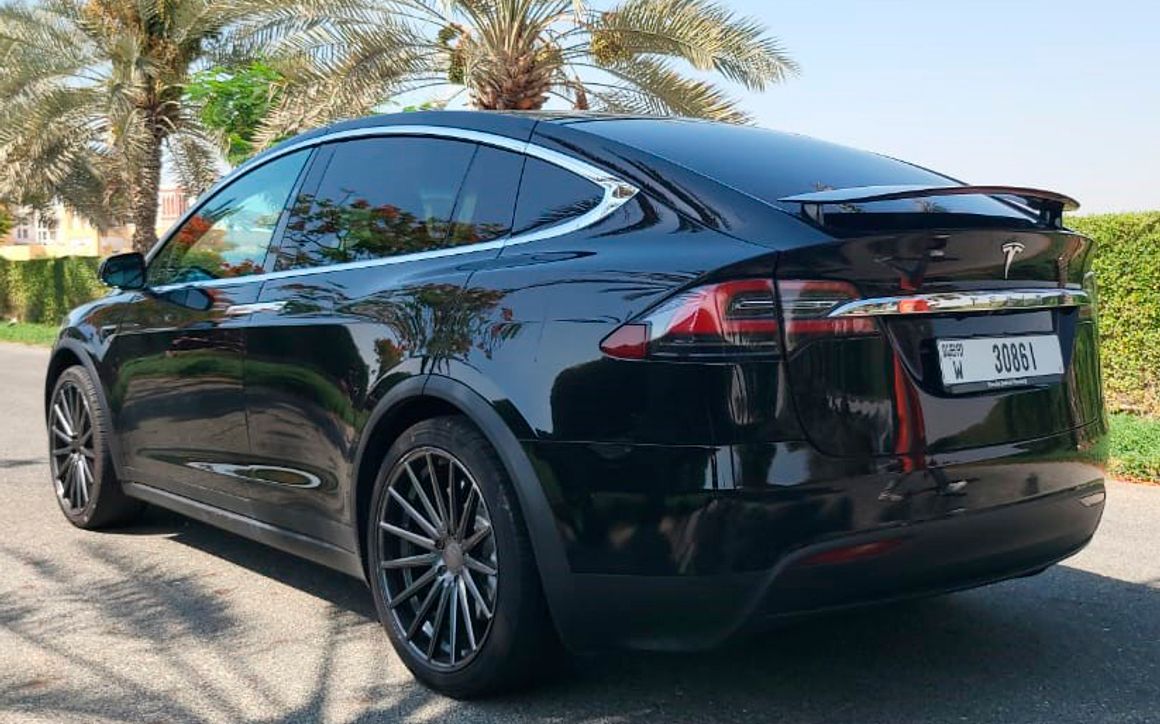 TESLA MODEL X - image 5
