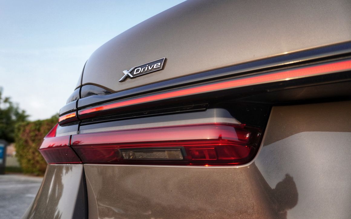 BMW 740Li - image 9