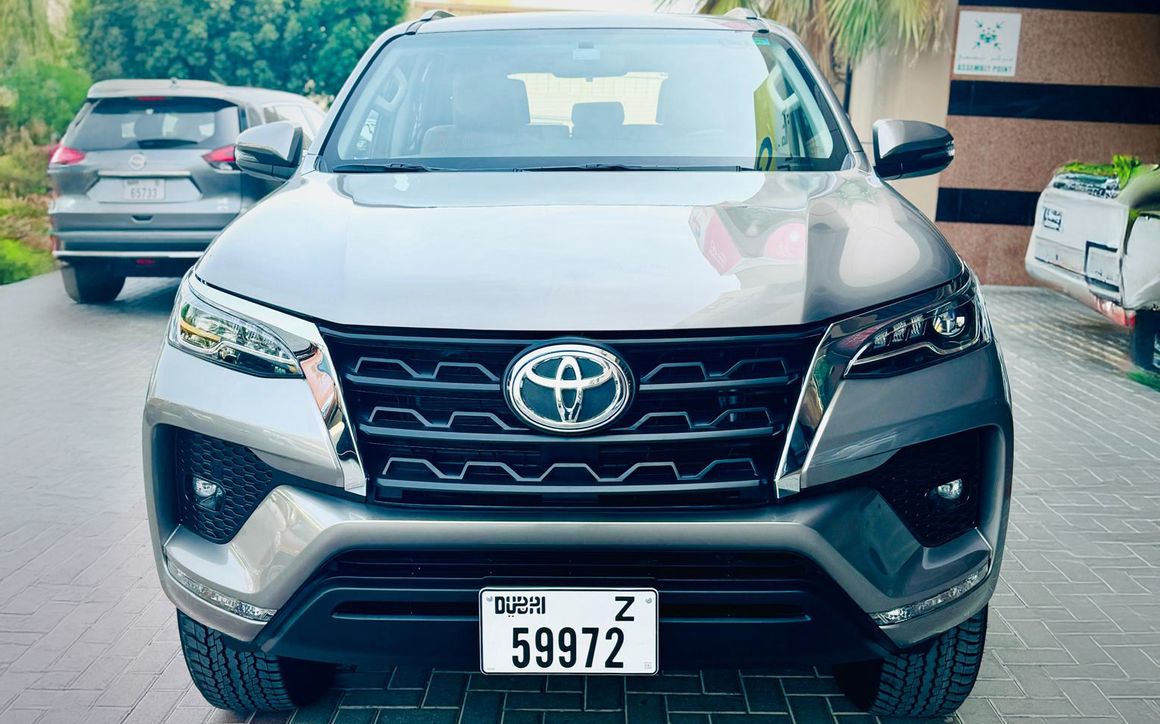 TOYOTA FORTUNER 4.0L GXR 4x4 AT 2024 - image 2