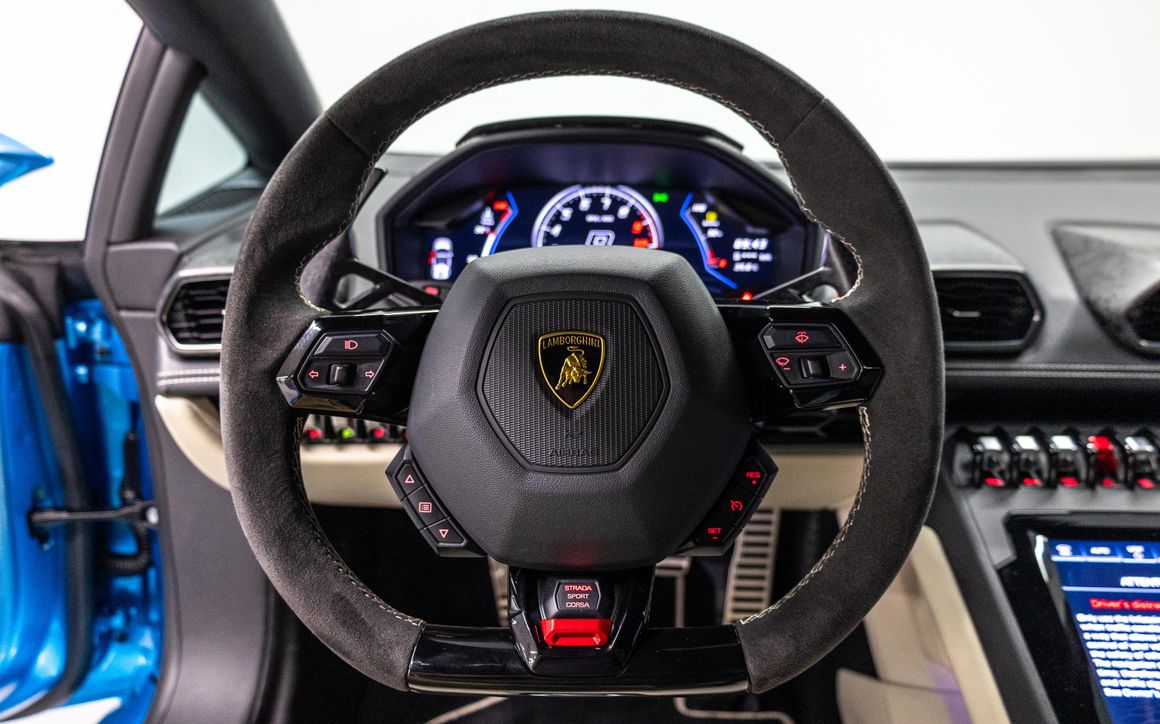 Lamborghini Huracan Spyder - image 23