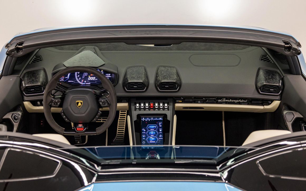 Lamborghini Huracan Spyder - image 19