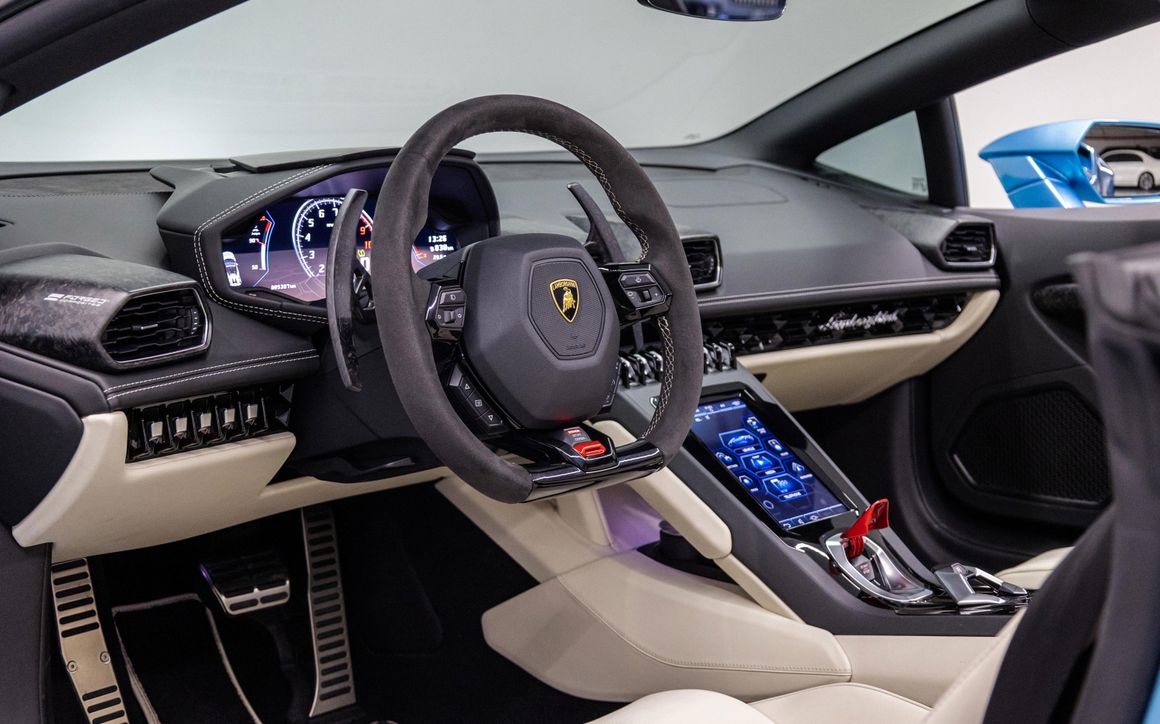 Lamborghini Huracan Spyder - image 21