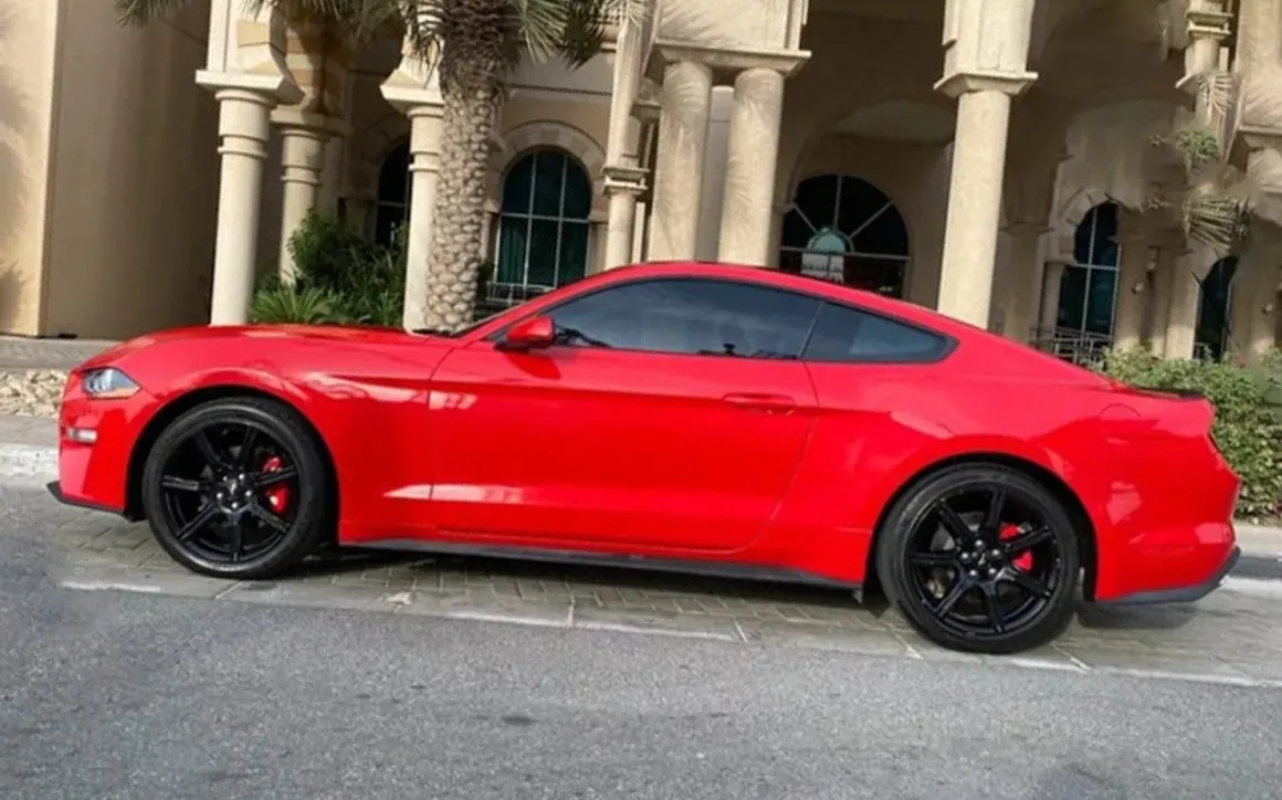 Ford Mustang - image 2