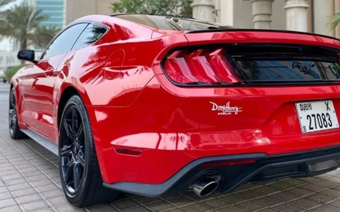 Ford Mustang - image 4