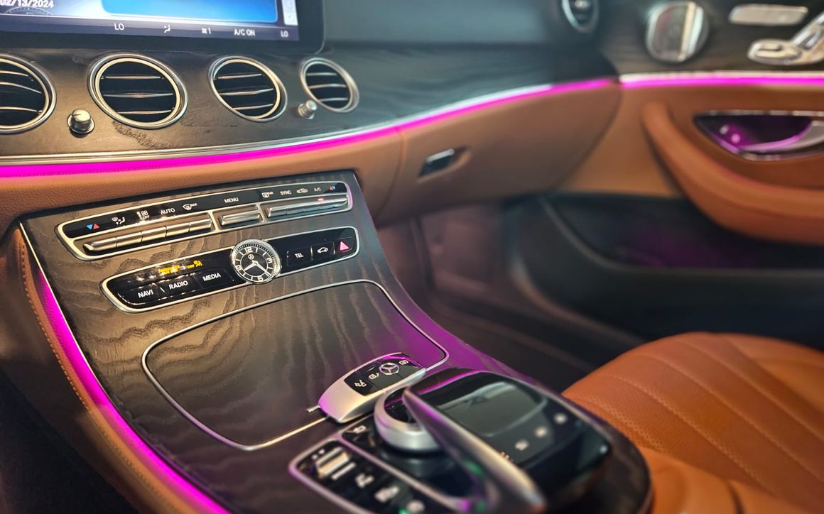 Mercedes E350 - image 8