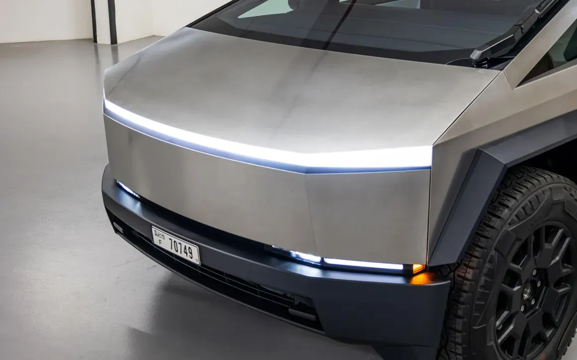 Tesla Cybertruck - image 8