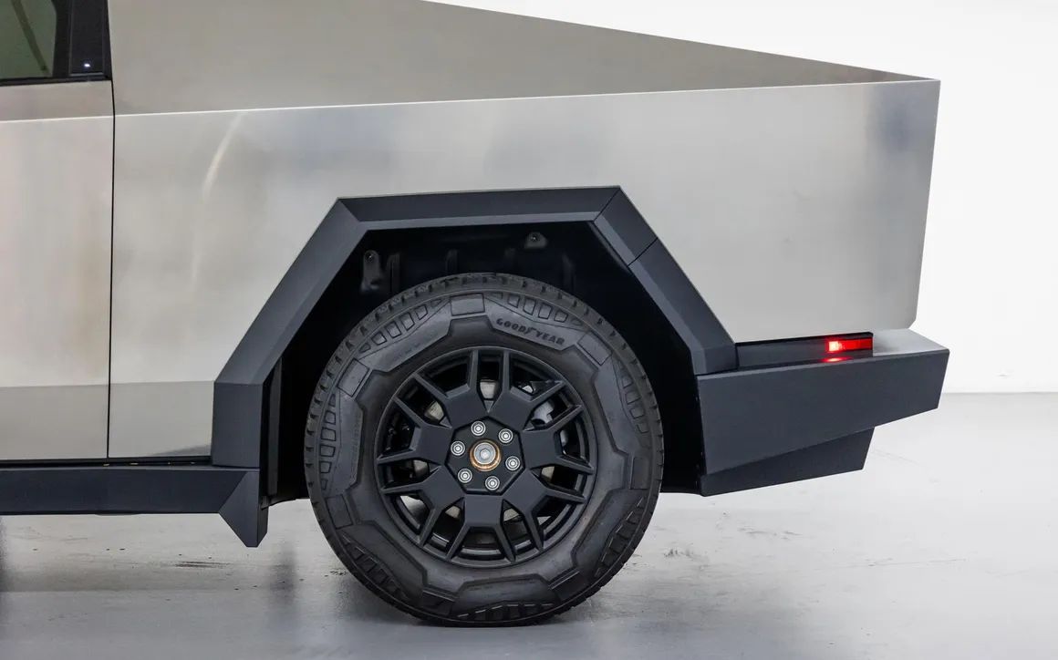 Tesla Cybertruck - image 11