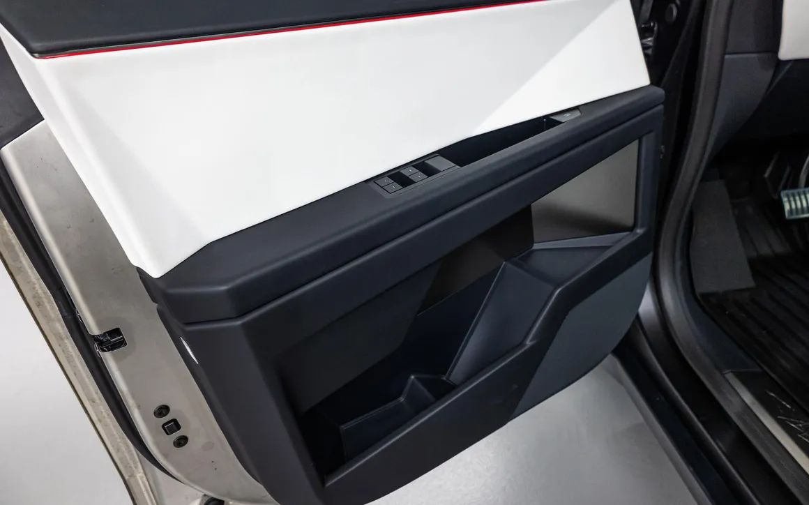 Tesla Cybertruck - image 24