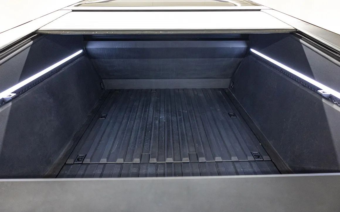 Tesla Cybertruck - image 10